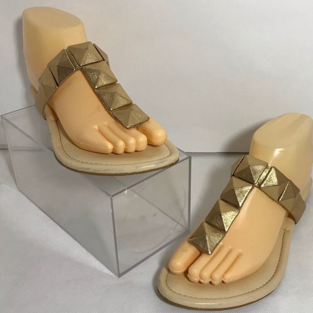 VC Signature Flora Sandals Large Studs Leather Size 8